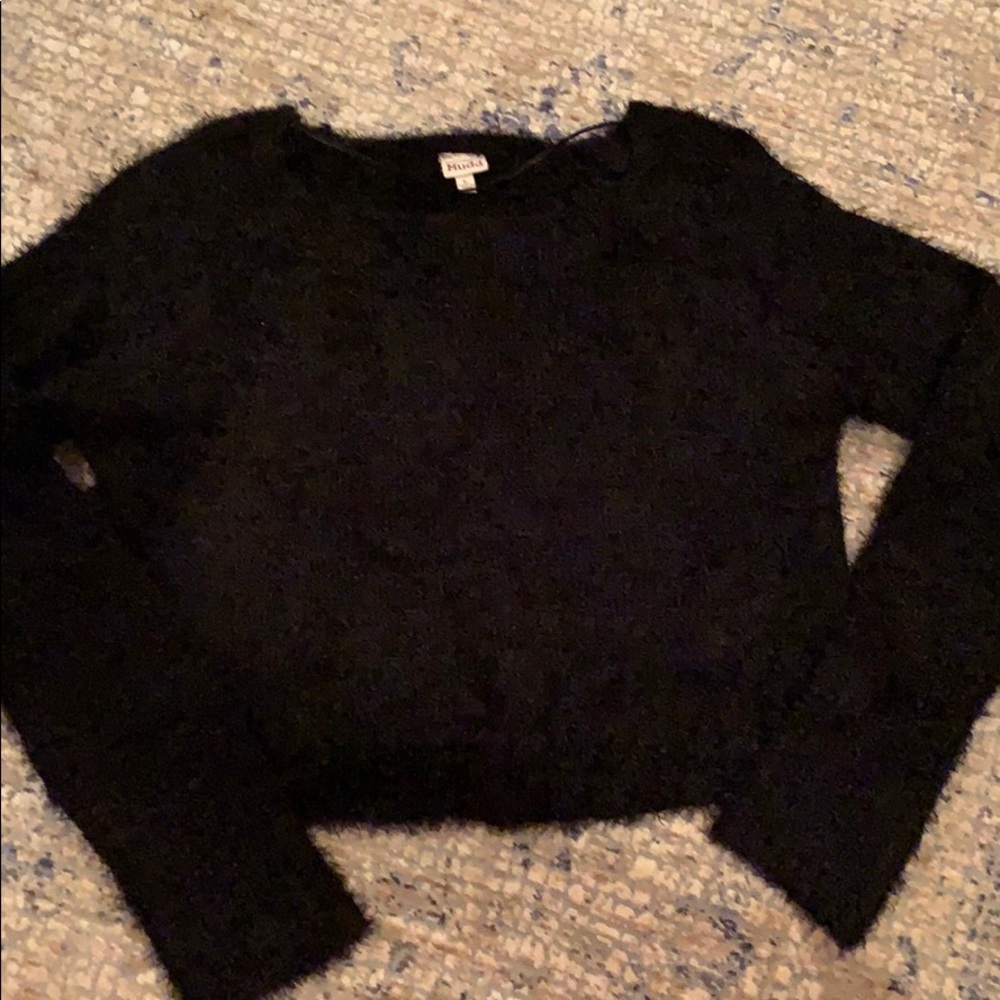 Short-crop style fuzzy black sweater